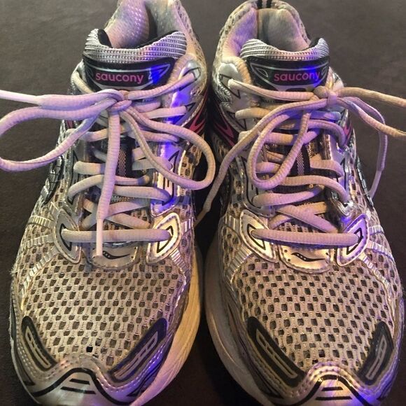 Saucony running shoes - Picture 6 of 7